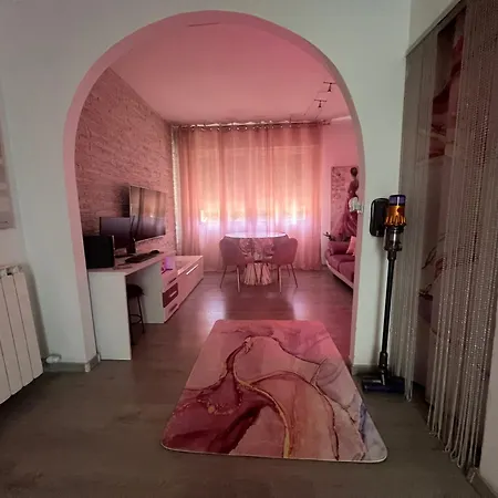 Lady Hana Apartment *
